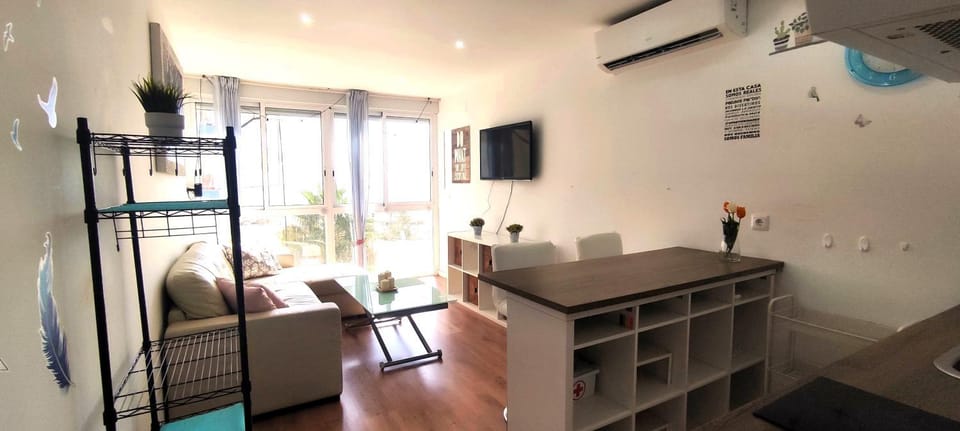 TV and multimedia, Living room, Seating area, Dining area, air conditioner