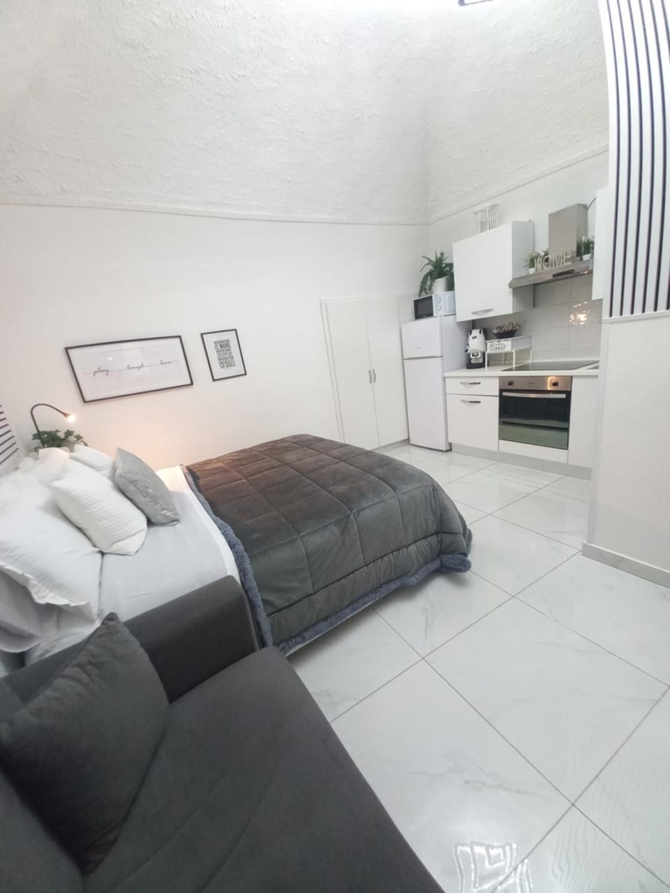Kitchen or kitchenette, Living room, Seating area, oven, stove