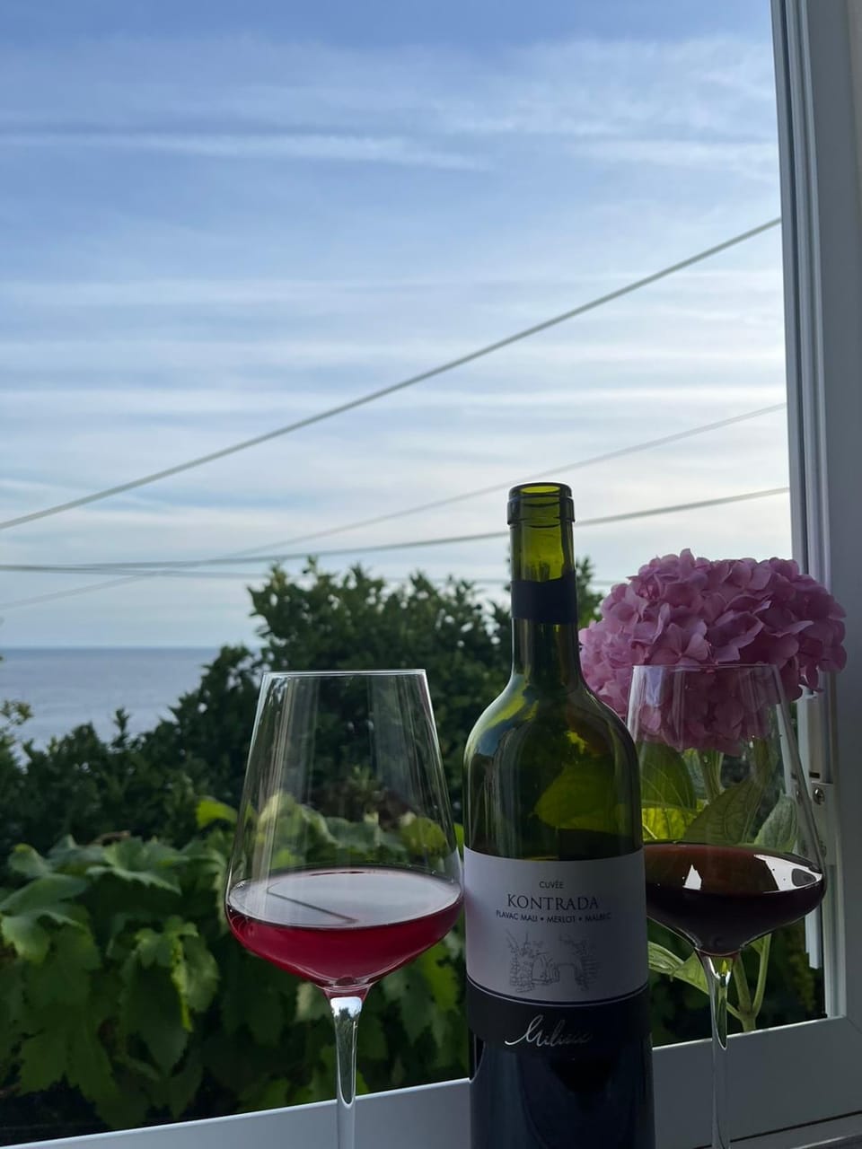 View (from property/room), Balcony/Terrace, Sea view, Alcoholic drinks