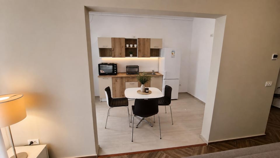 Kitchen or kitchenette, Seating area