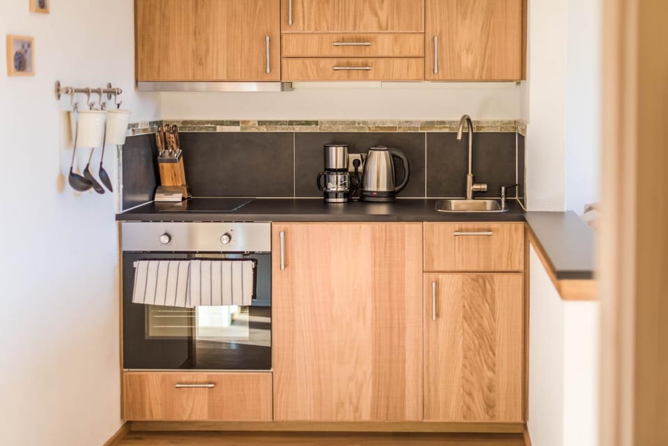 Coffee/tea facilities, Kitchen or kitchenette, pet friendly, stove