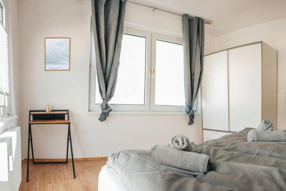 bright & grey - Netflix - City - Wifi - 4 Person Apartment in Essen