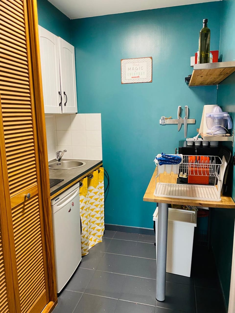 Kitchen or kitchenette, stove