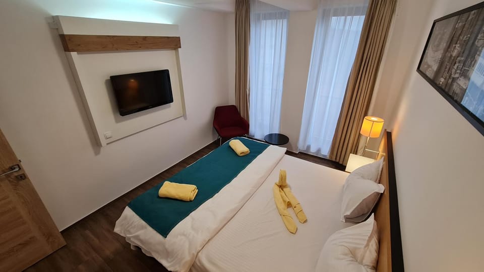 Bed, Photo of the whole room, Bedroom, hair dresser, towels