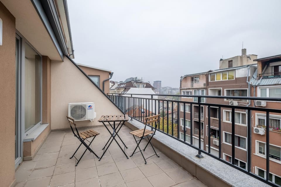 Property building, Day, View (from property/room), Balcony/Terrace, City view