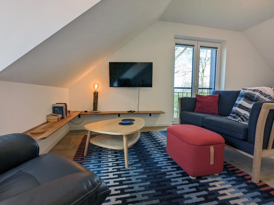 TV and multimedia, Seating area