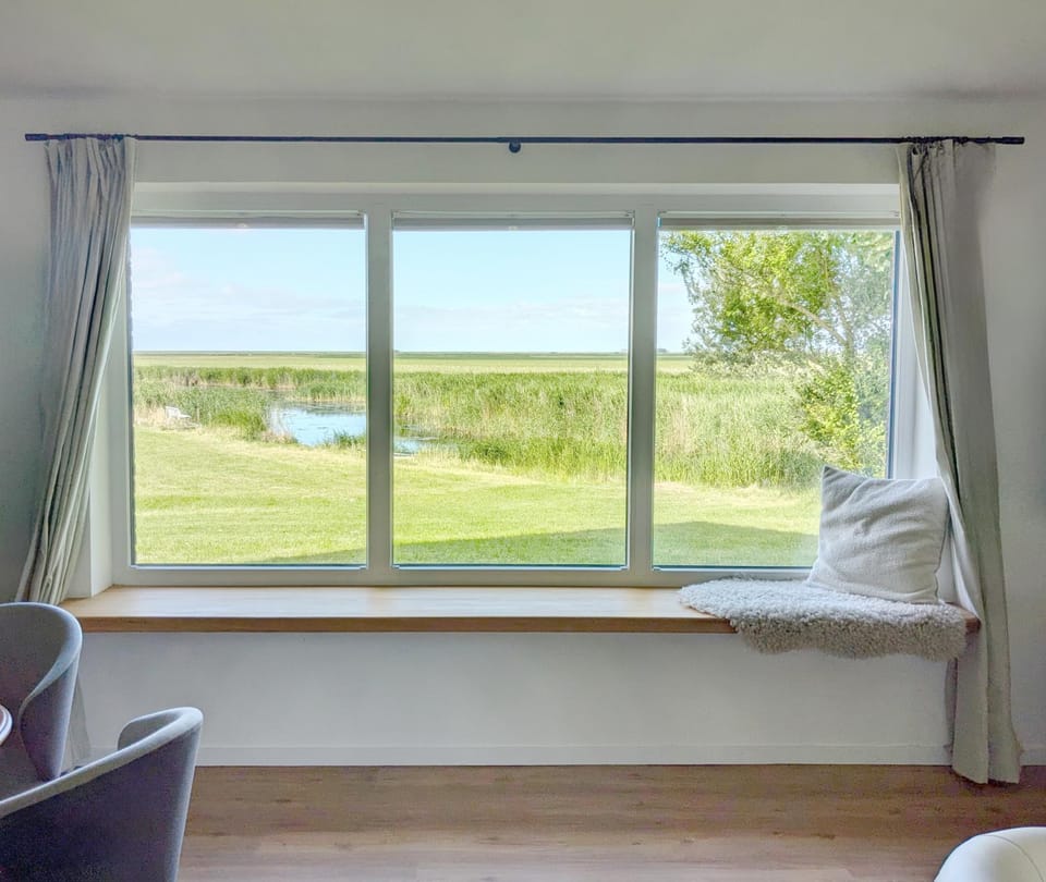 View (from property/room), Living room, Lake view