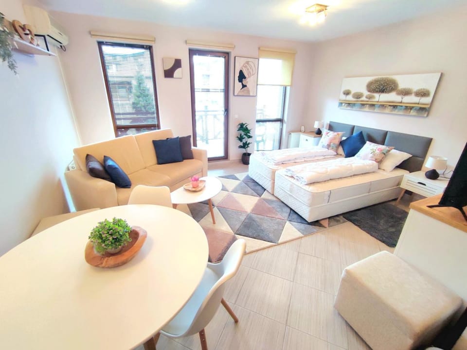Spacious luxury studio with mountain view - SPA available Apartment in Blagoevgrad Province