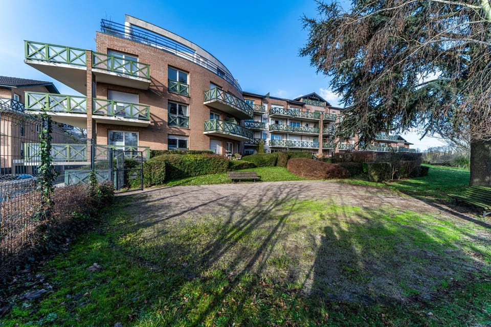 Property building, Day, Natural landscape, Garden, Garden view