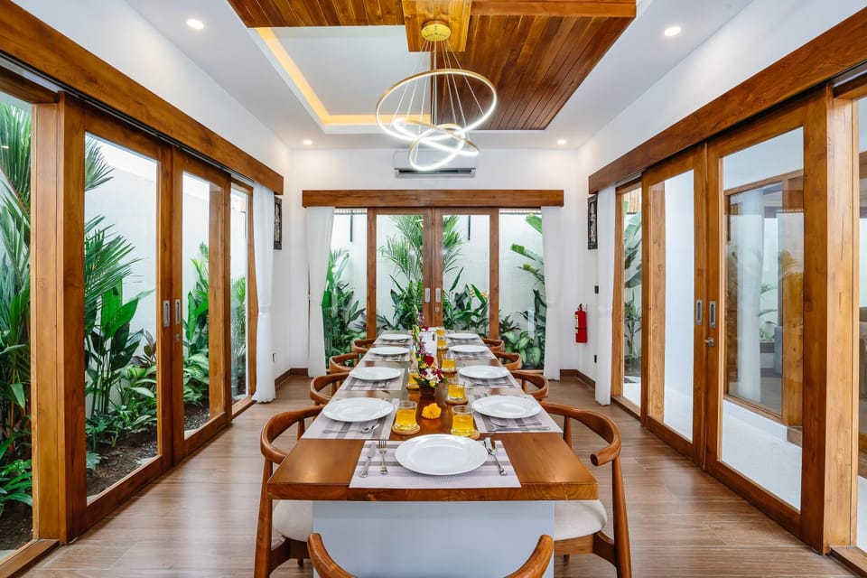 Seating area, Dining area