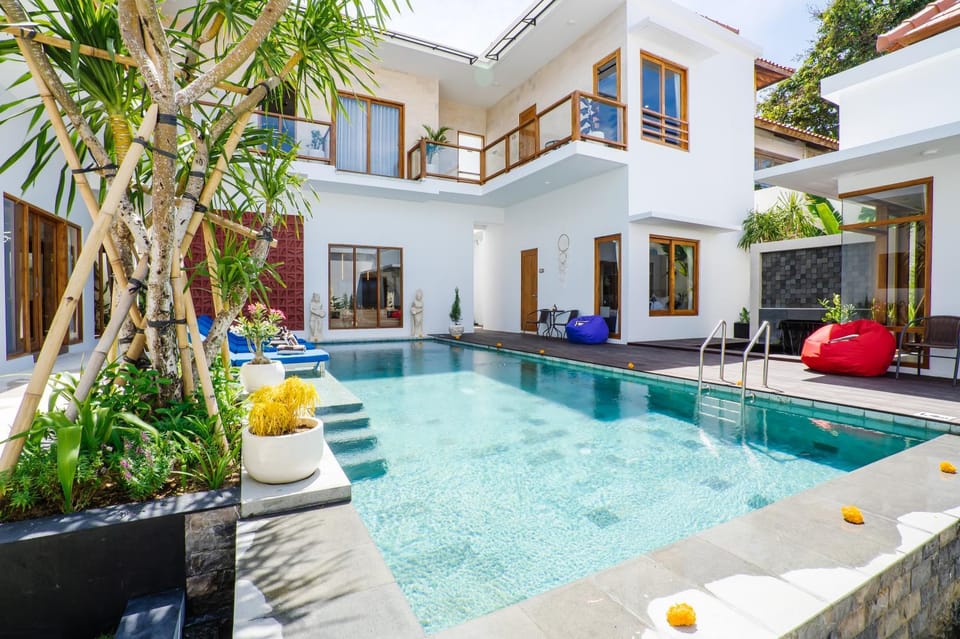 Property building, Day, Garden, Garden, Balcony/Terrace, Garden view, Pool view, Swimming pool, sunbed