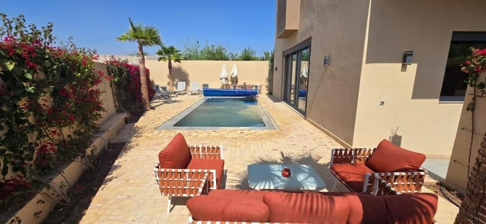 Pool view, Swimming pool, sunbed
