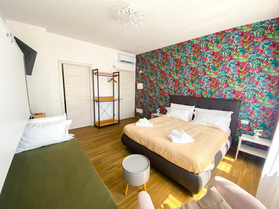 Photo of the whole room, furniture