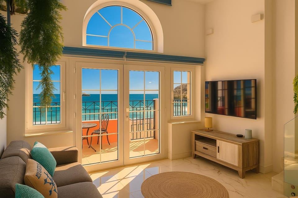 Communal lounge/ TV room, Natural landscape, TV and multimedia, Living room, Seating area, Sea view
