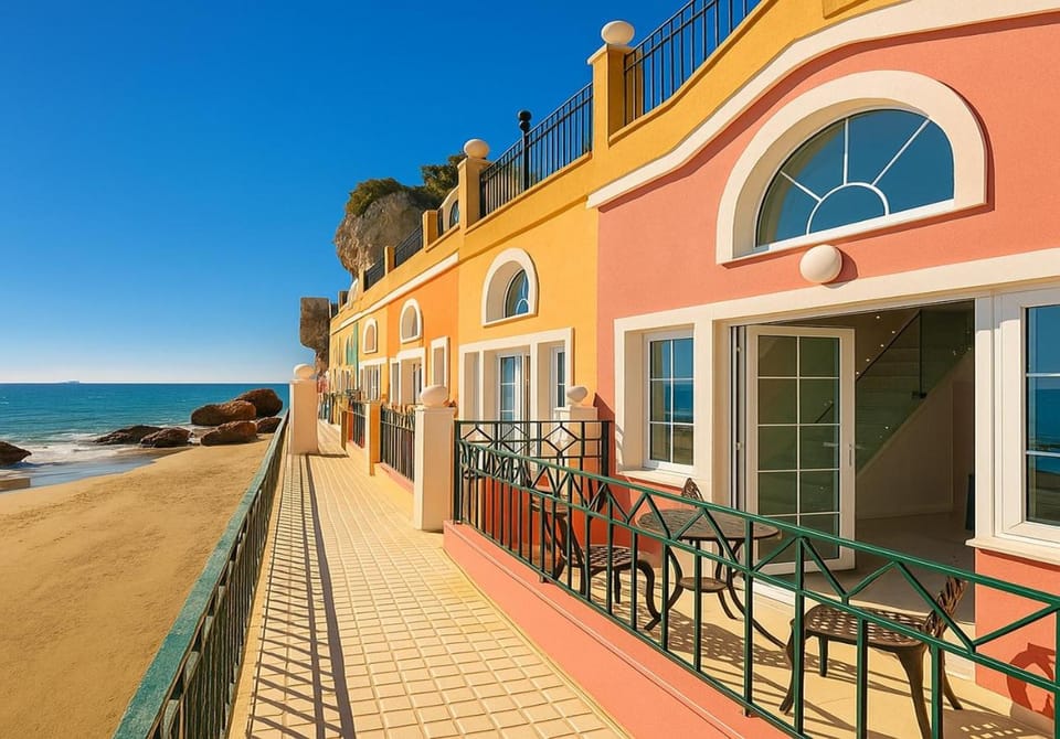 Property building, Balcony/Terrace, Beach, Sea view