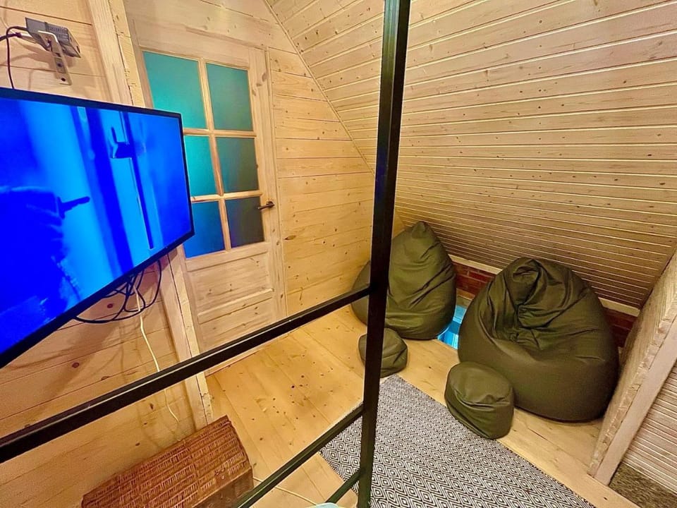 TV and multimedia, Seating area