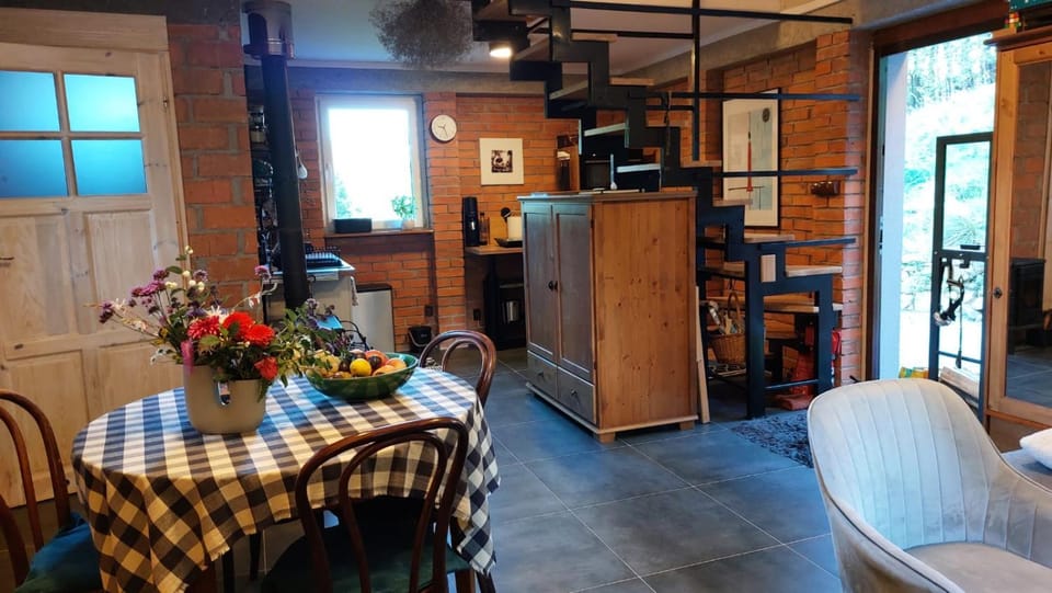 Kitchen or kitchenette, Dining area, oven, pet friendly, stove