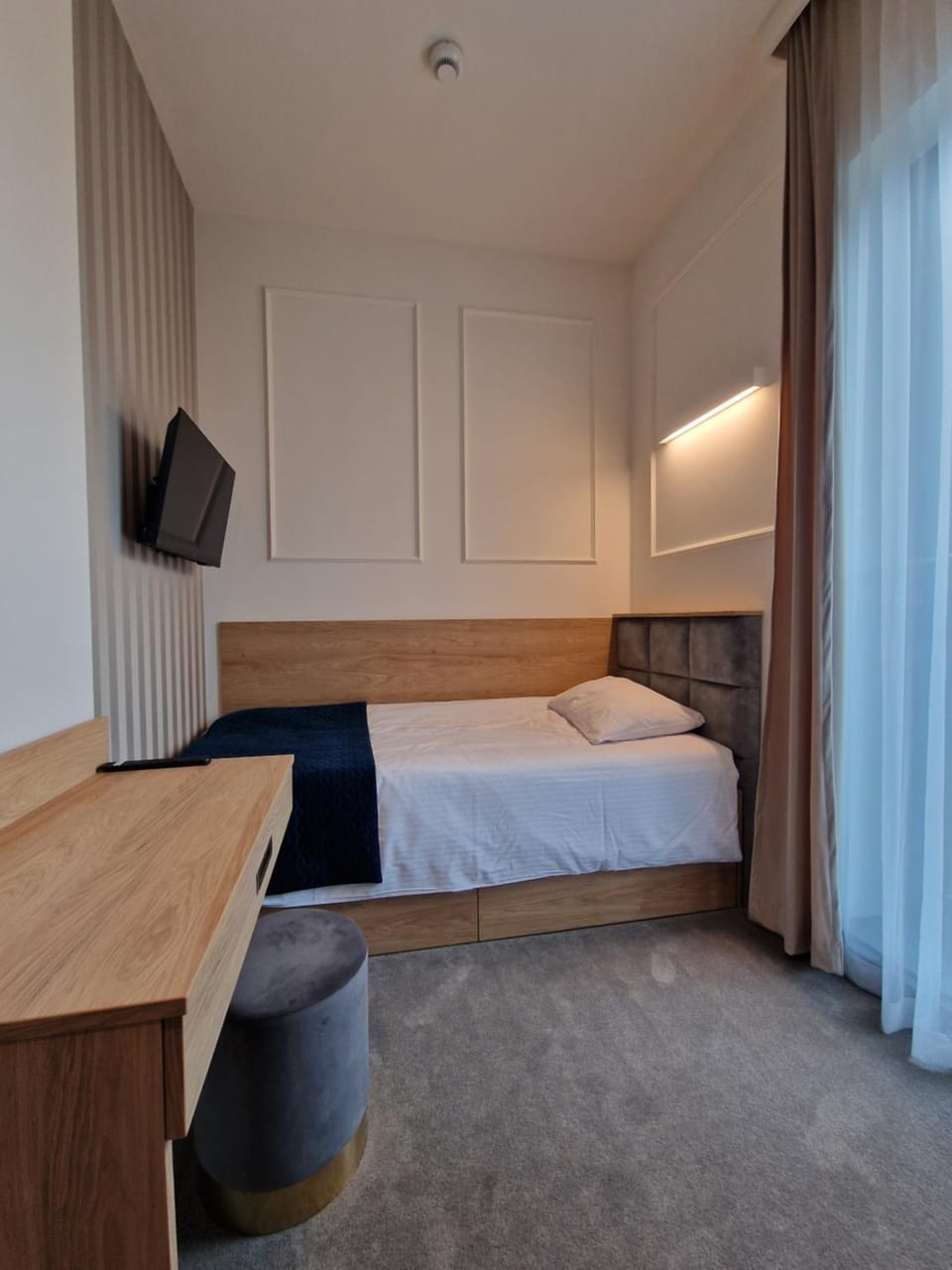 Bed, TV and multimedia, Photo of the whole room, Bedroom, wardrobe