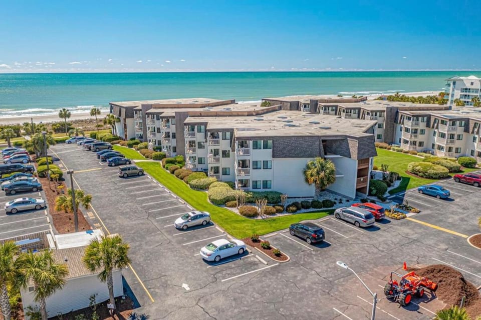 Stunning Oceanfront Condo - The Crows Nest House in Myrtle Beach