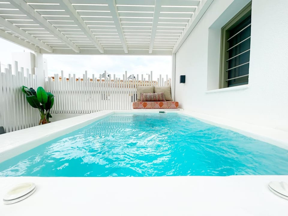 Hot Tub, Swimming pool