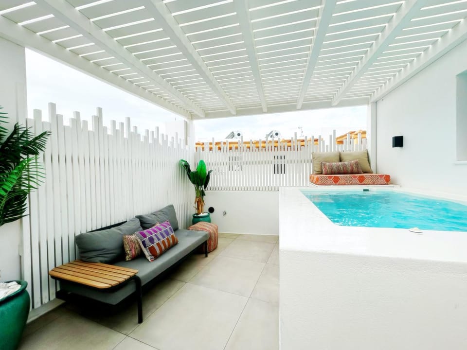 Patio, Hot Tub, Balcony/Terrace, Swimming pool