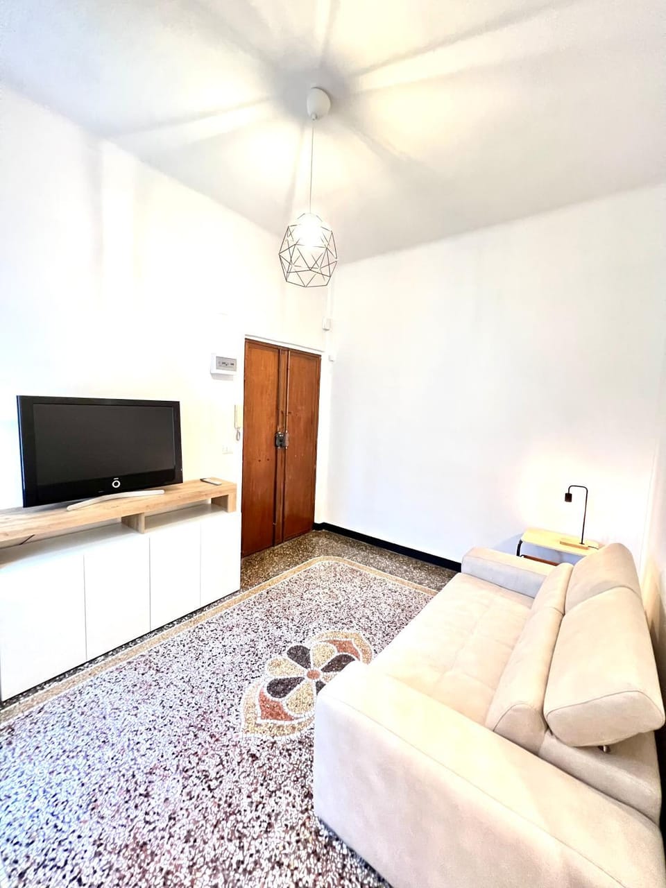 Communal lounge/ TV room, TV and multimedia, Living room, Seating area, Evening entertainment