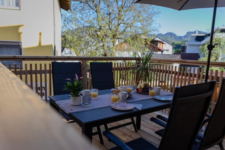 Balcony/Terrace, Dining area, Mountain view