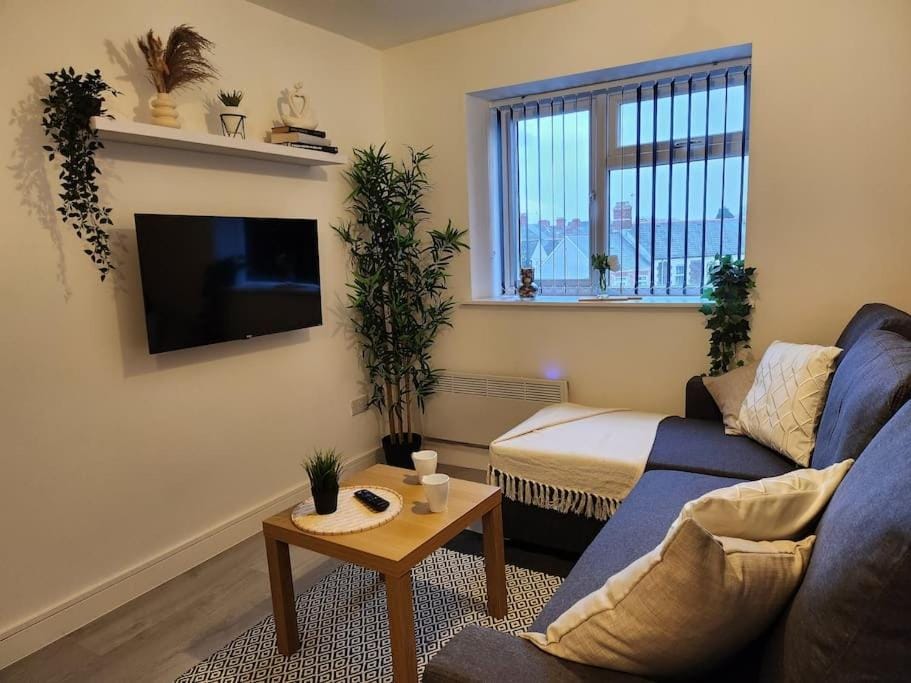 SuperValue Suite 7 - Fast WiFi, Hotel Linen, Keyless Entry, City only 10 Mins - BY PROPERTY PROMISE Apartment in Cardiff