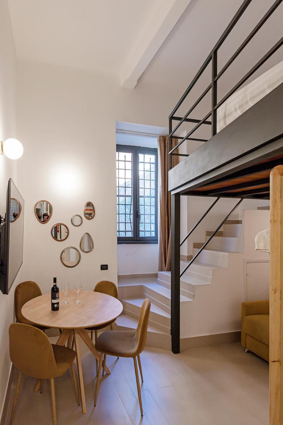 Bed, Living room, Photo of the whole room, Seating area, Dining area, Bedroom
