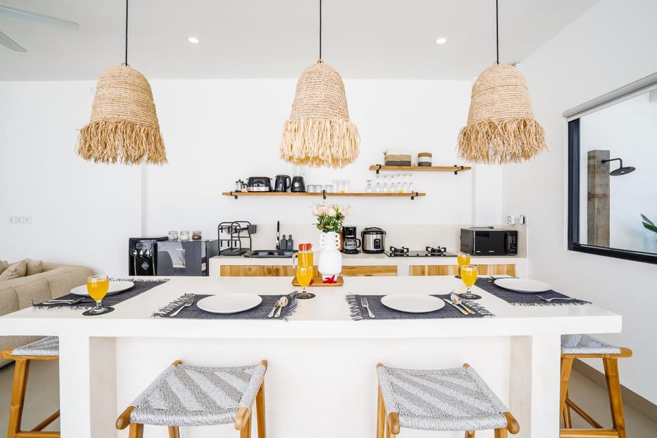 Coffee/tea facilities, Kitchen or kitchenette, Dining area
