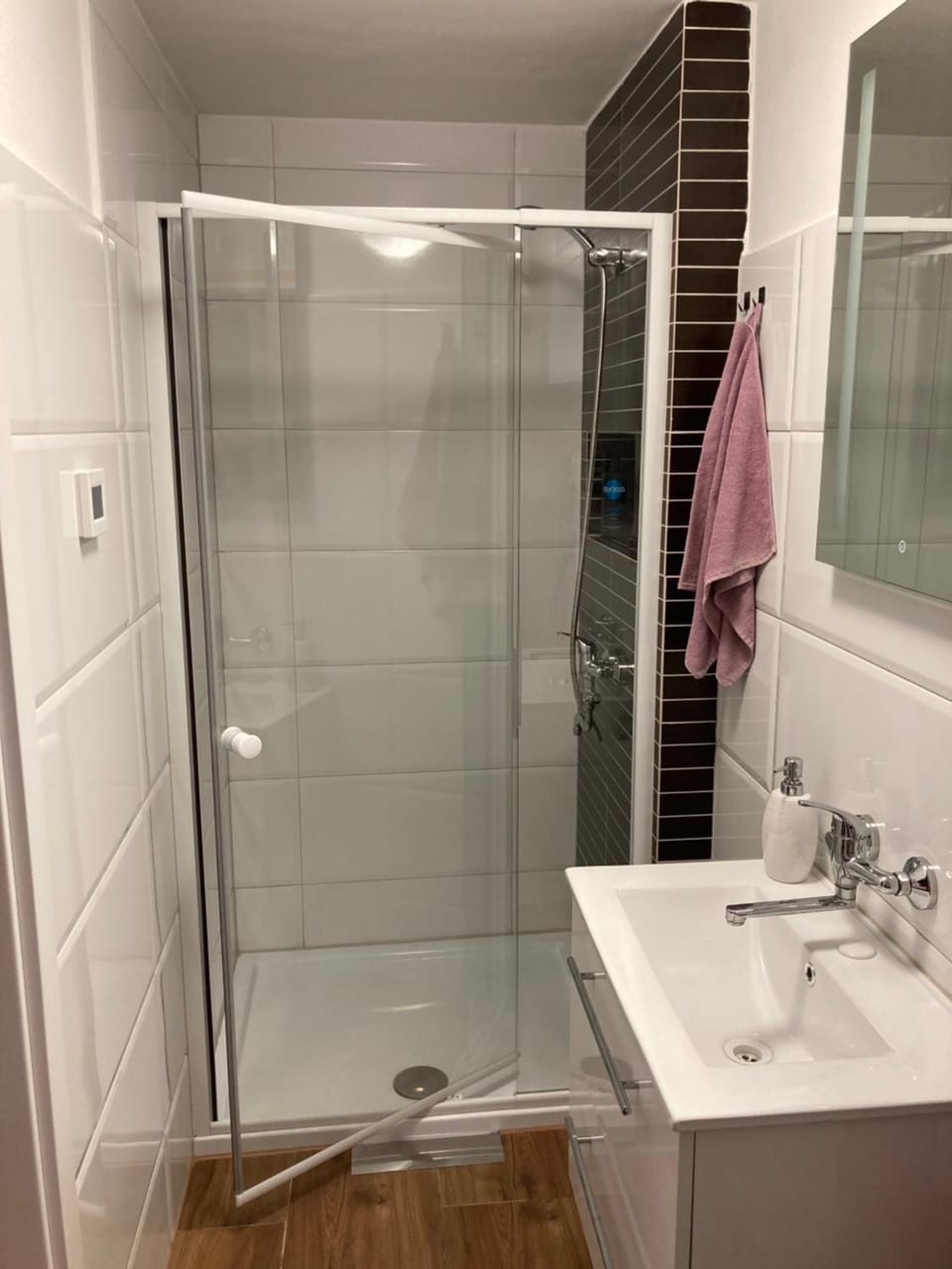 Shower, Bathroom, towels