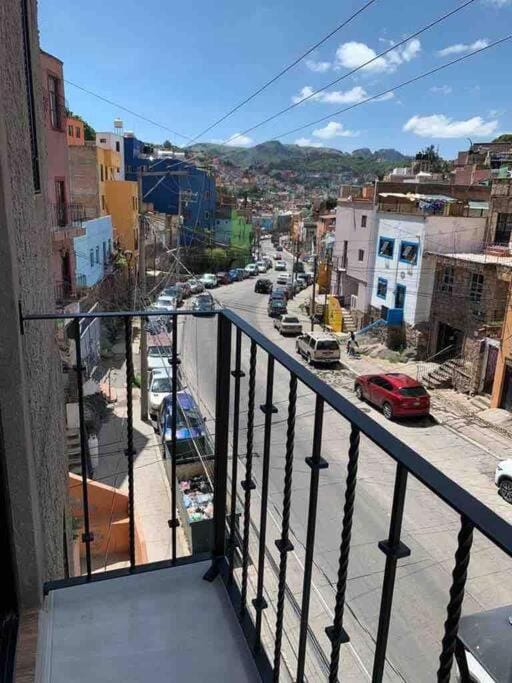 Neighbourhood, Balcony/Terrace, Street view, Location