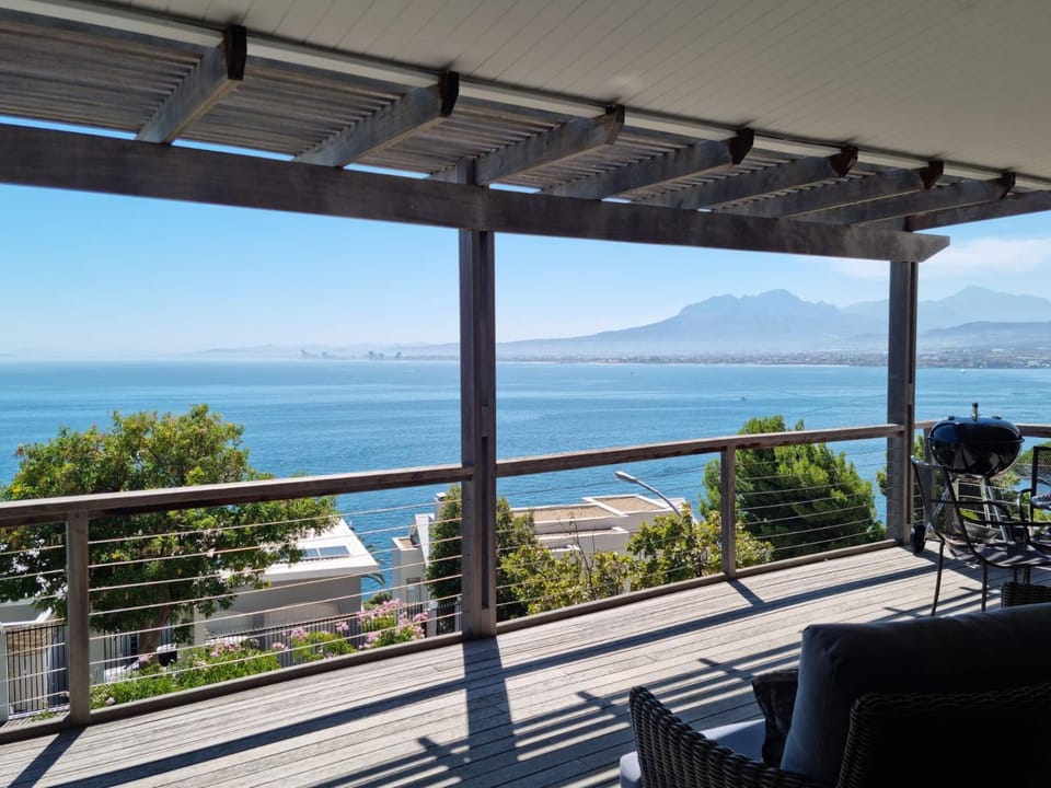 Property building, BBQ facilities, BBQ facilities, Balcony/Terrace, Balcony/Terrace, Sea view