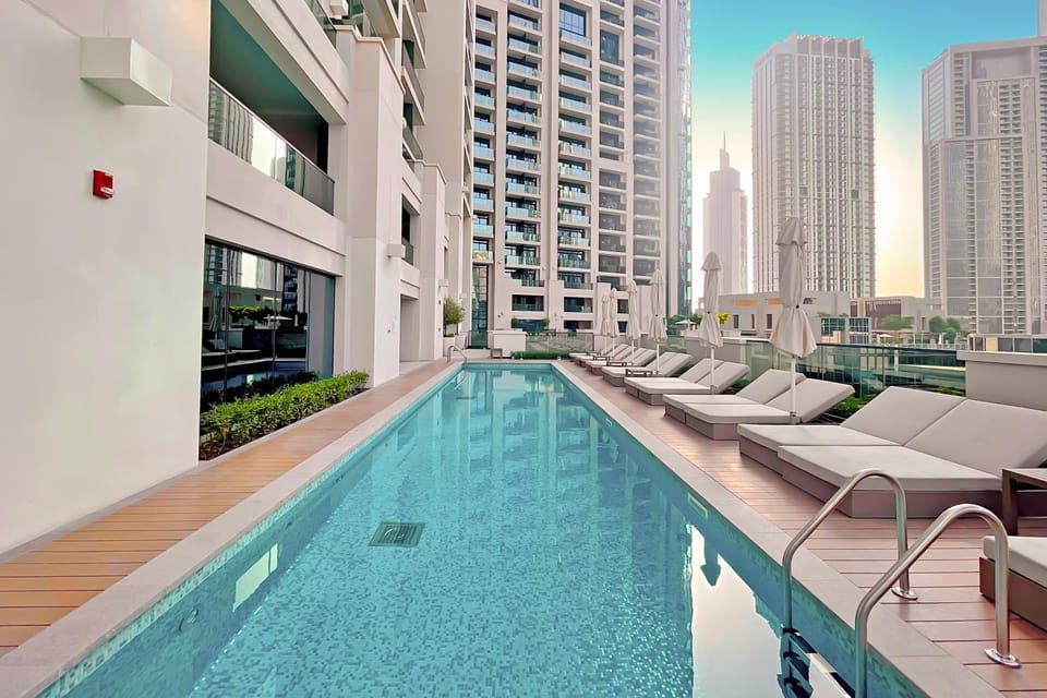 Property building, Day, City view, Pool view, Swimming pool, sunbed