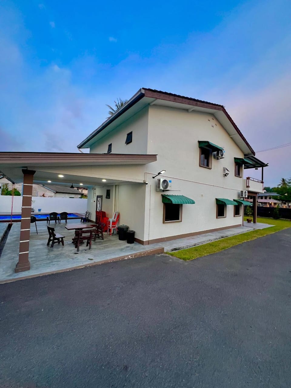 Property building, Patio, Swimming pool, Parking