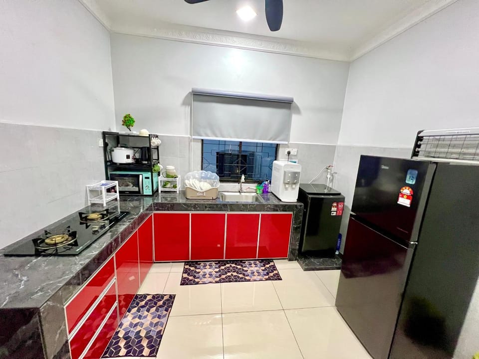 Kitchen or kitchenette, Communal kitchen, kitchen