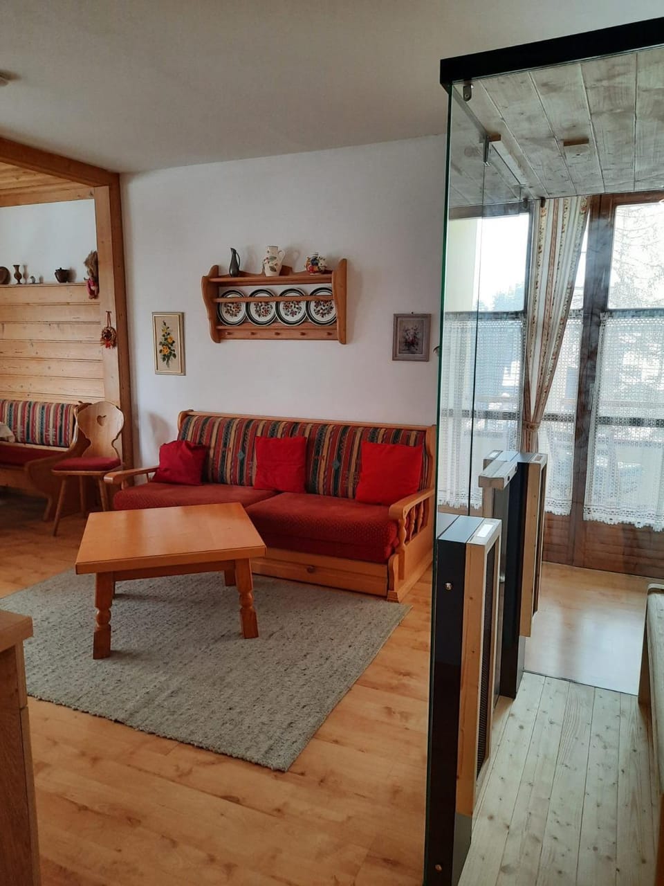 Sauna, Living room