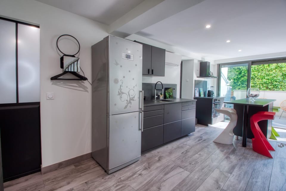 Dining area, minibar, pet friendly, stove, kitchen