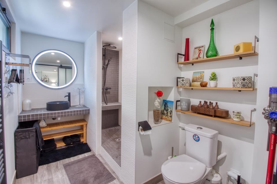 Toilet, Bathroom, furniture, heating, towels