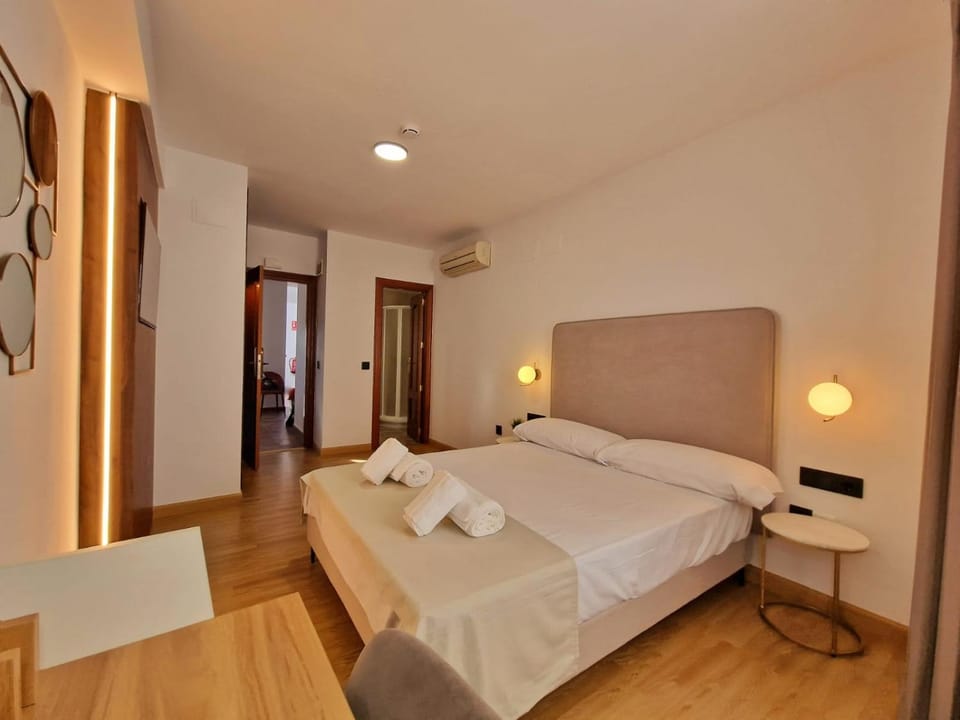 Bed, Photo of the whole room, Bedroom, towels, air conditioner