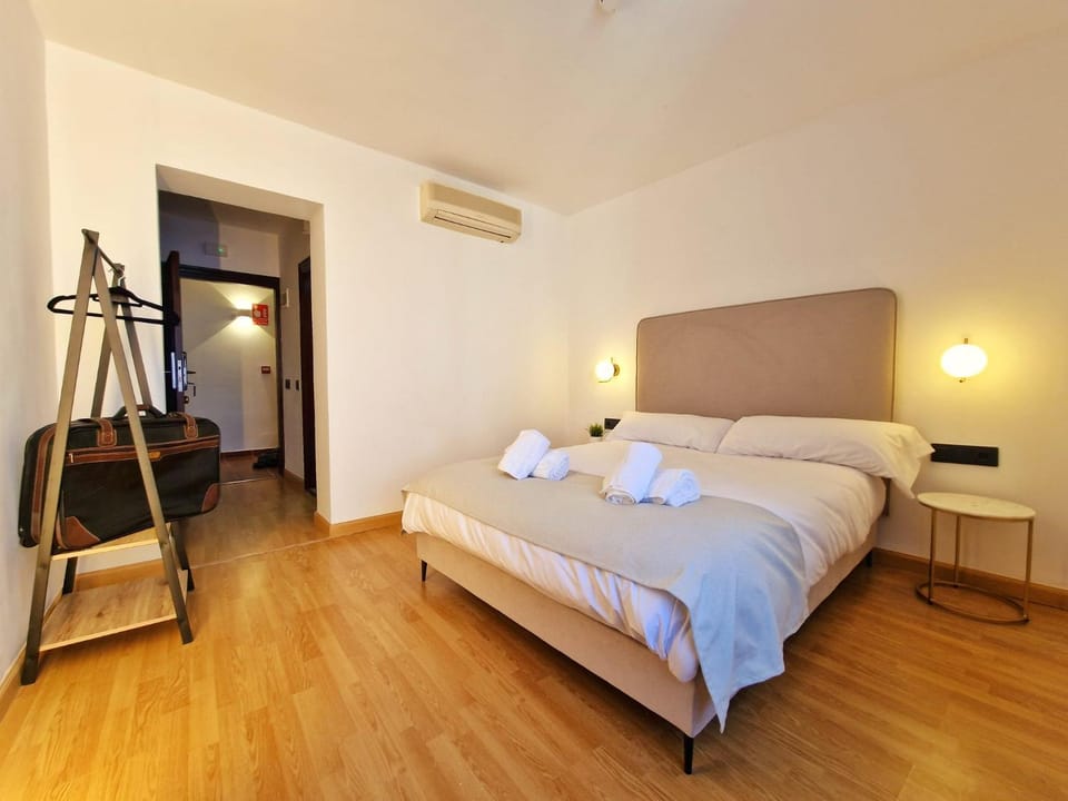 Bed, Photo of the whole room, Bedroom, towels, air conditioner