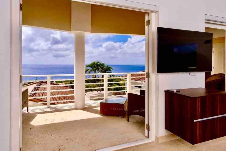 NewVilla-Coral Estate-WalktoBeach-Private Pool-up to 16 Guests SeaView Villa in Curaçao