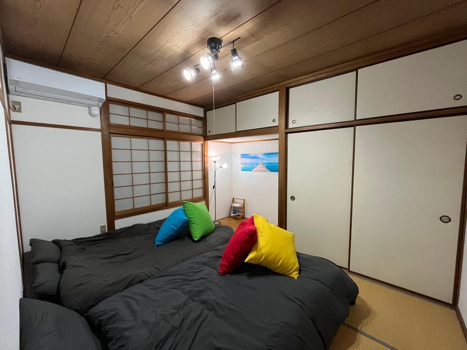 広島Riverside house 無料駐車場付き 原爆ドームまで15分圏内 1棟貸切 100m2以上 大人数OK Apartment in Hiroshima