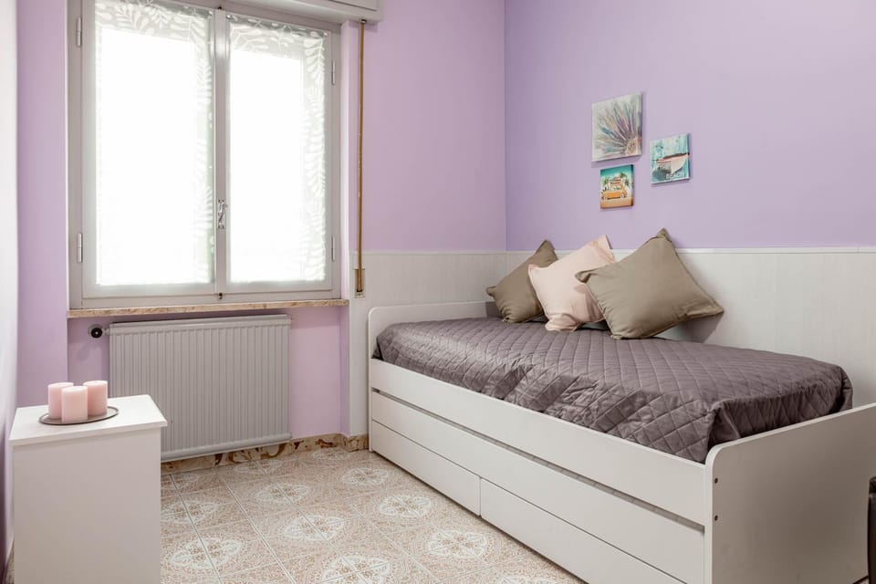 Bed, Photo of the whole room, Bedroom, internet