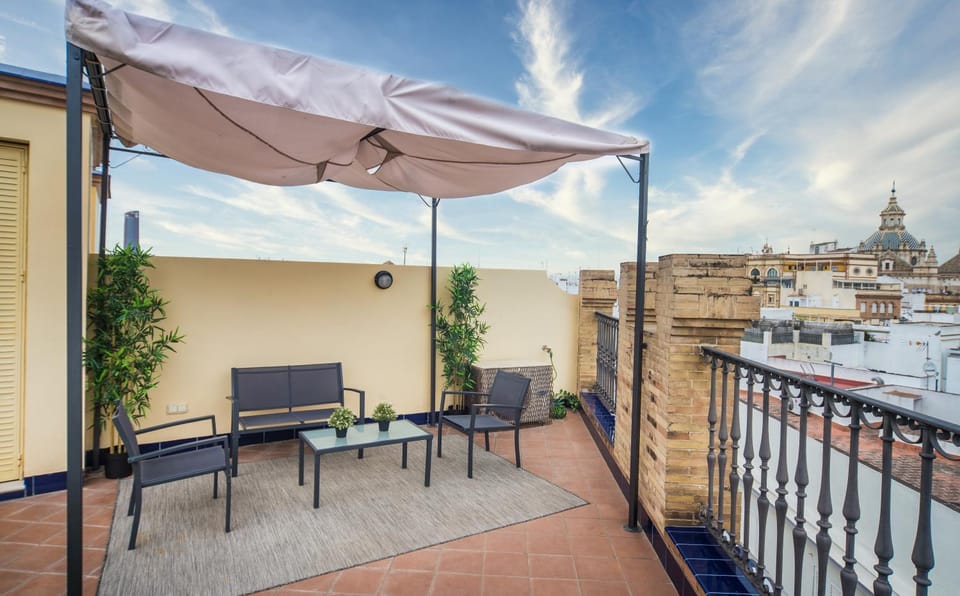 EXCLUSIVE TRIPLEX WITH PRIVATE TERRACE Apartment in Seville