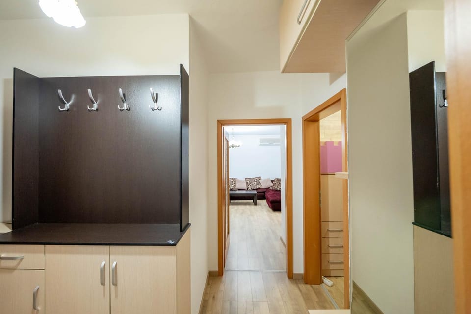 Bed, TV and multimedia, Kitchen or kitchenette, Photo of the whole room, Bedroom, wardrobe