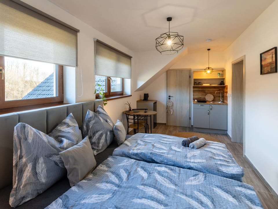 Bed, Kitchen or kitchenette, Photo of the whole room, Seating area, stove