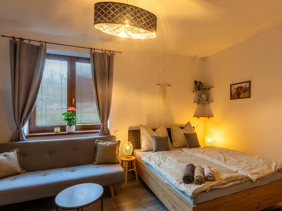 Bed, Seating area