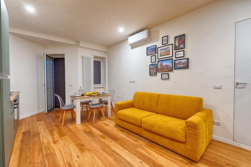 Kitchen or kitchenette, Living room, Seating area, Dining area, air conditioner