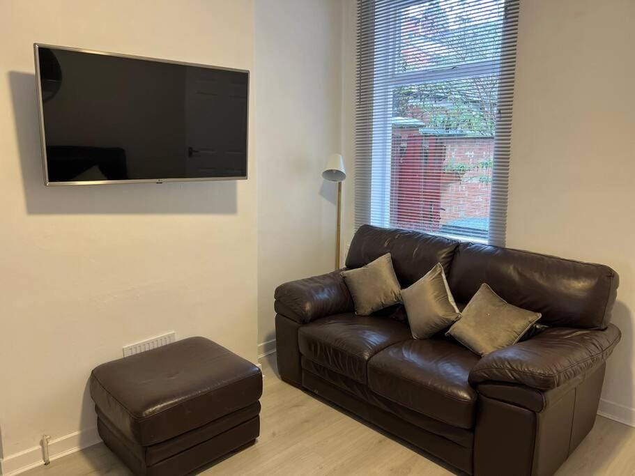 Communal lounge/ TV room, TV and multimedia, Living room, Seating area
